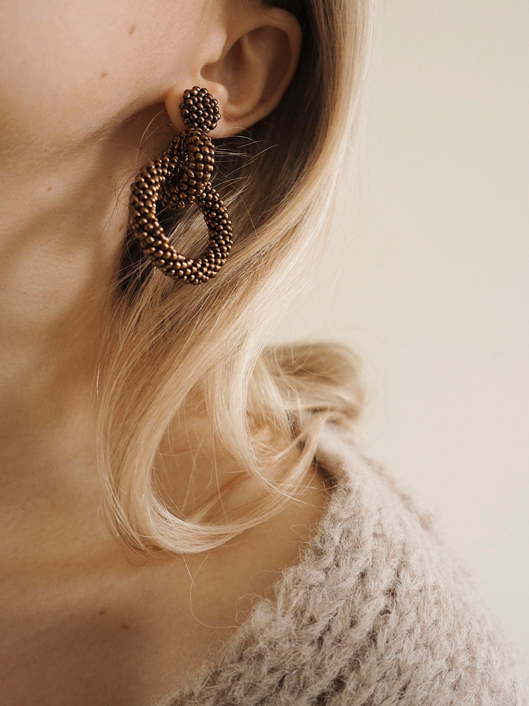 Nepalissa käsintehdyt naisten helmikorvakorut