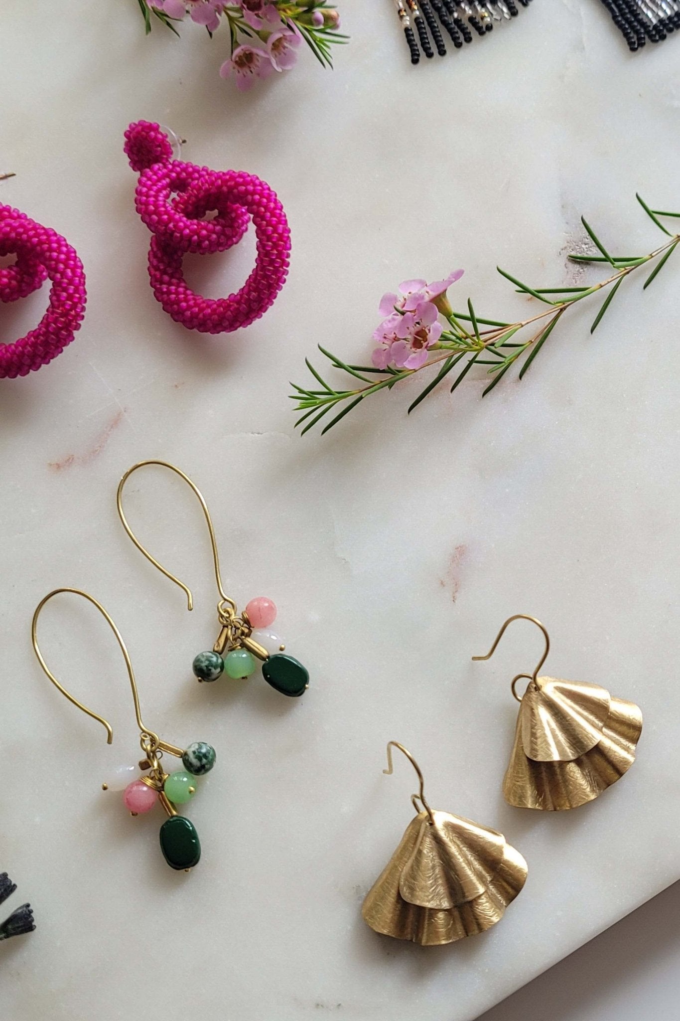 Nepalissa käsintehdyt messinkiset naisten korvakorut