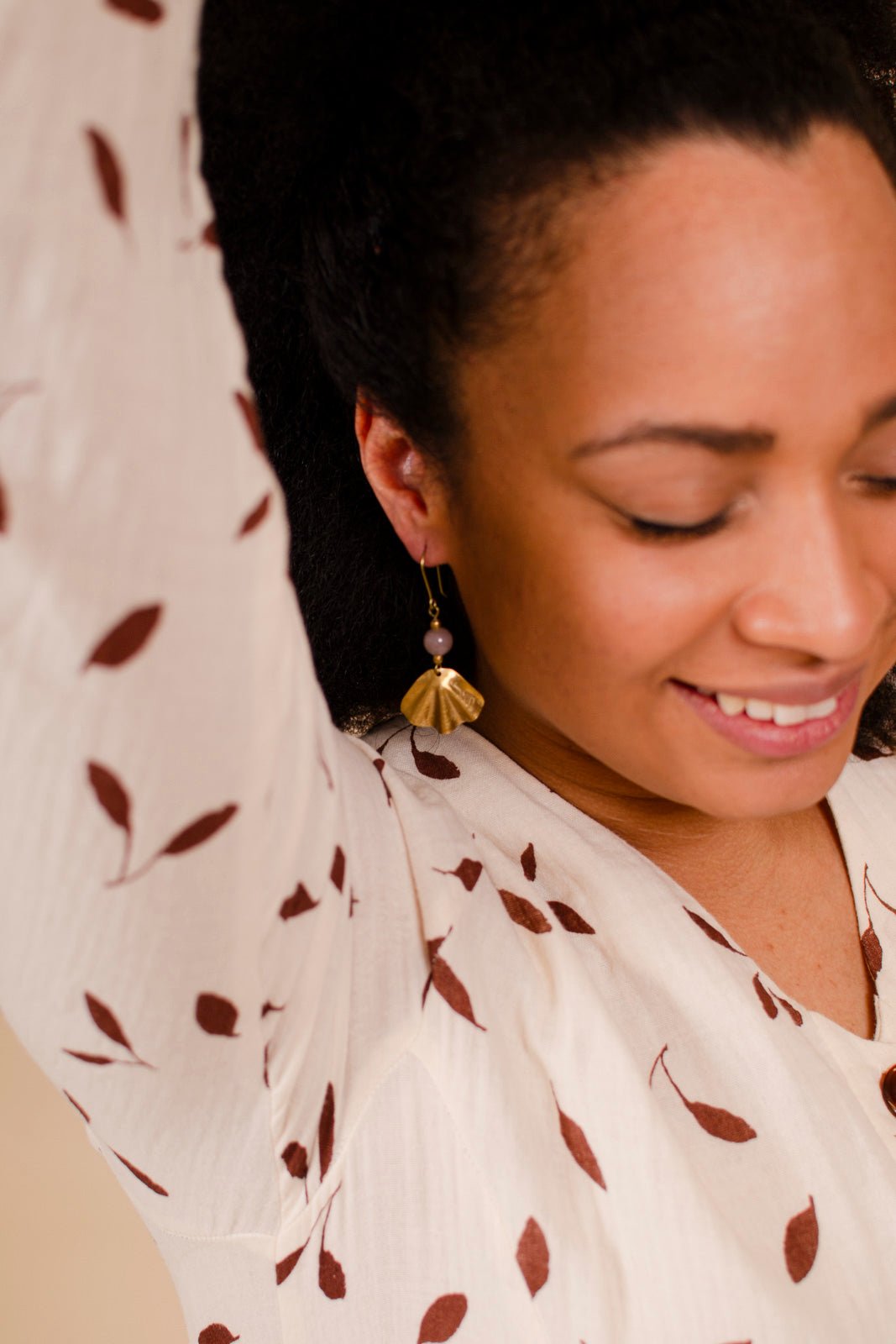 Nepalissa käsintehdyt messinkiset naisten korvakorut