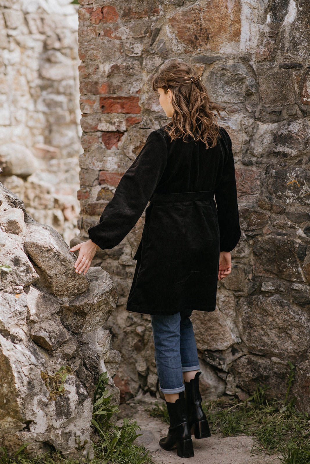 Naisten musta samettinen kietaisumekko