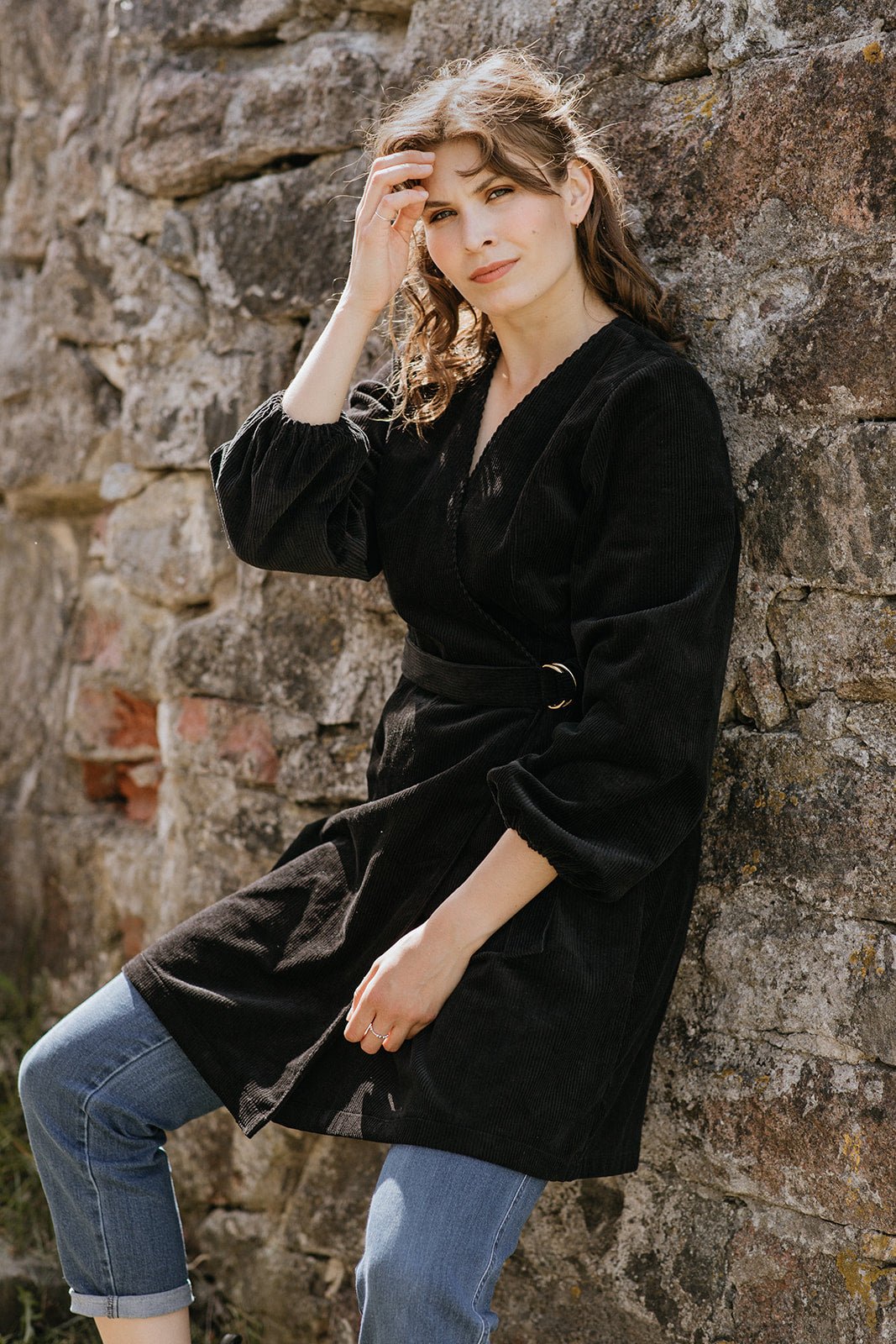 Naisten musta samettinen kietaisumekko