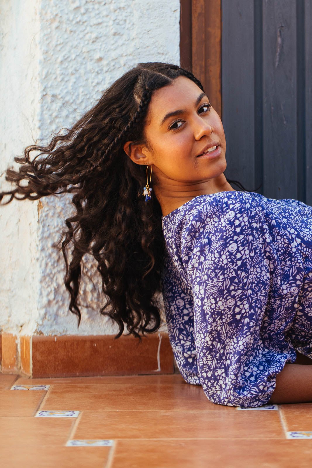 Nepalissa käsintehdyt messinkiset naisten korvakorut