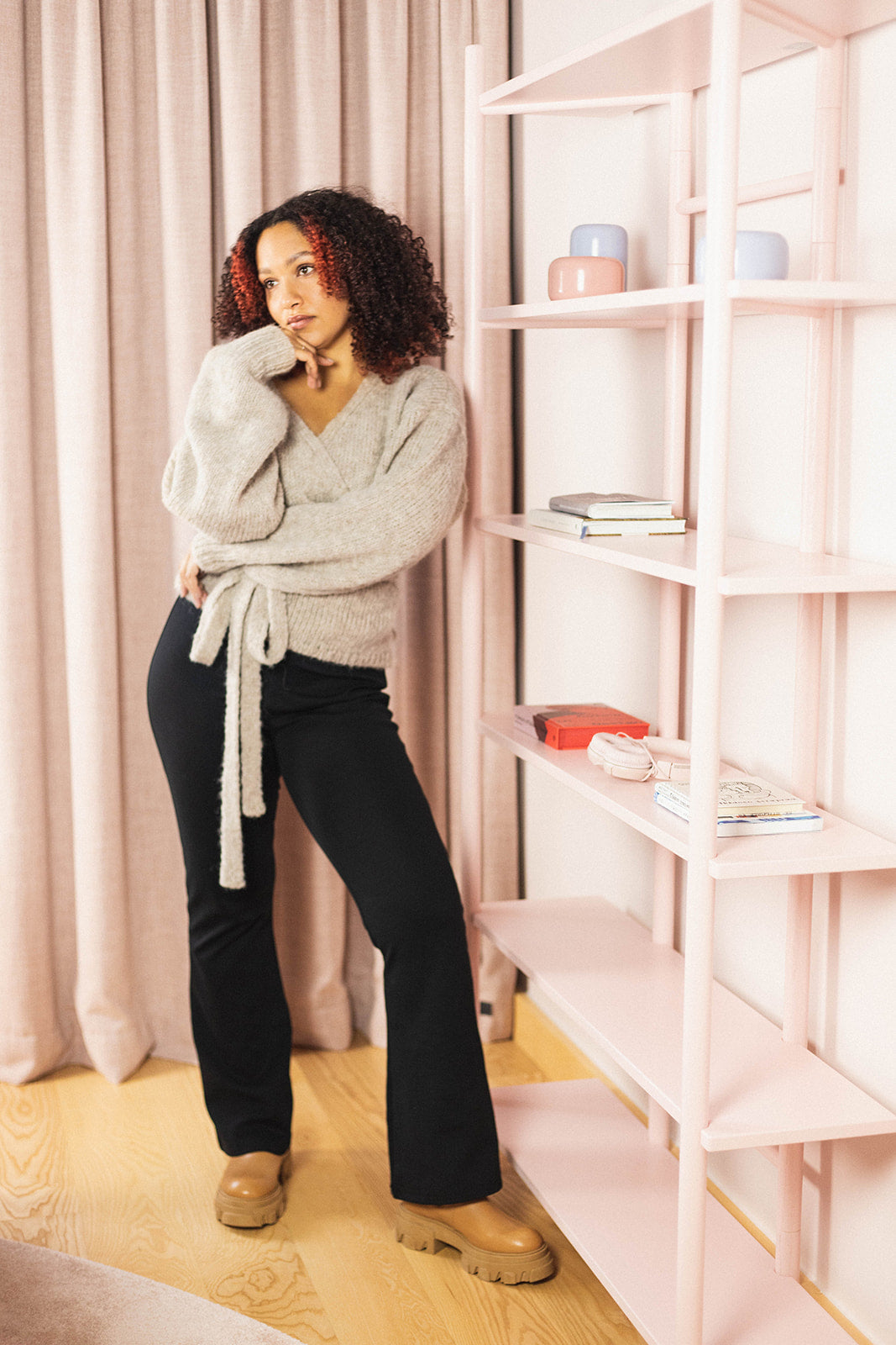 Naisten mustat trumpettihousut