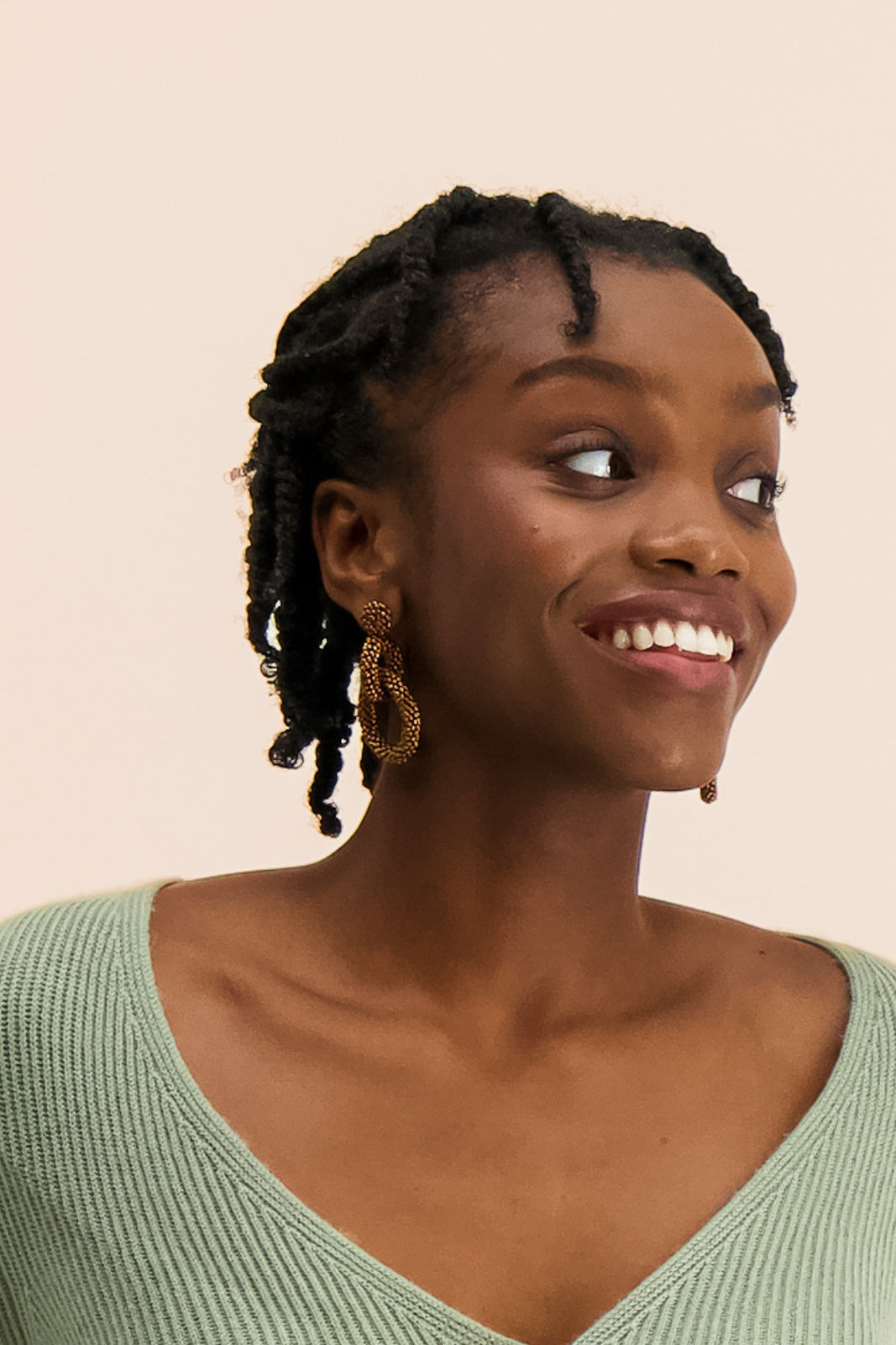 Nepalissa käsintehdyt naisten helmikorvakorut