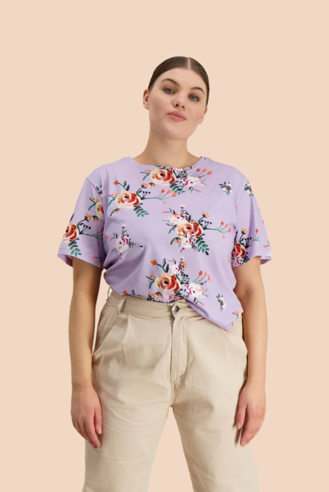 Naisten violetti puuvillapaita kukkakuviolla