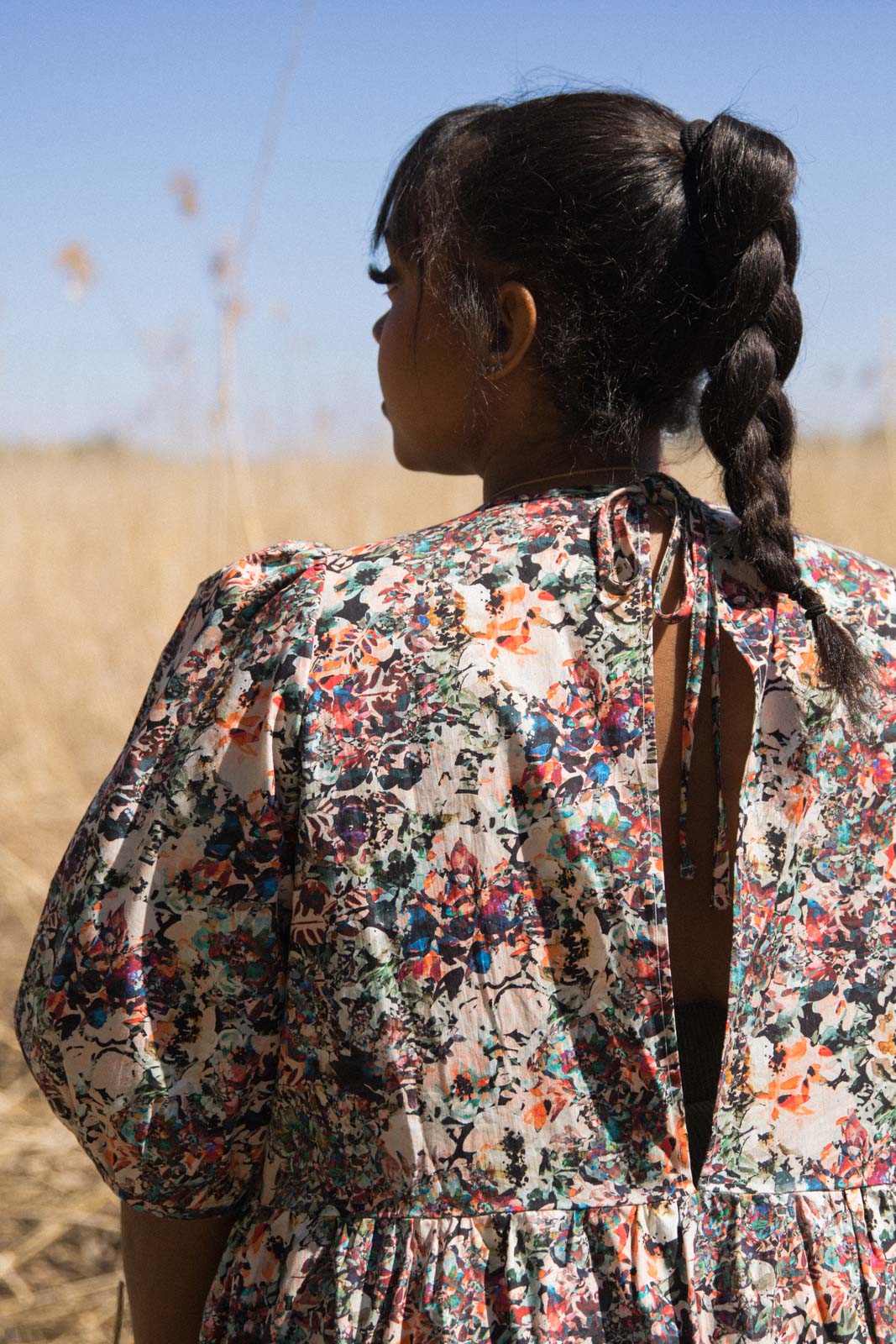 Naisten värikäs puuvillamekko kukkakuviolla