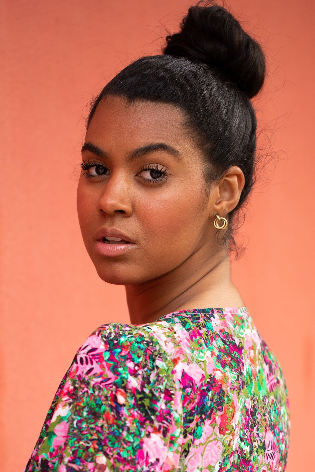 Nepalissa käsintehdyt messinkiset naistenkorvakorut