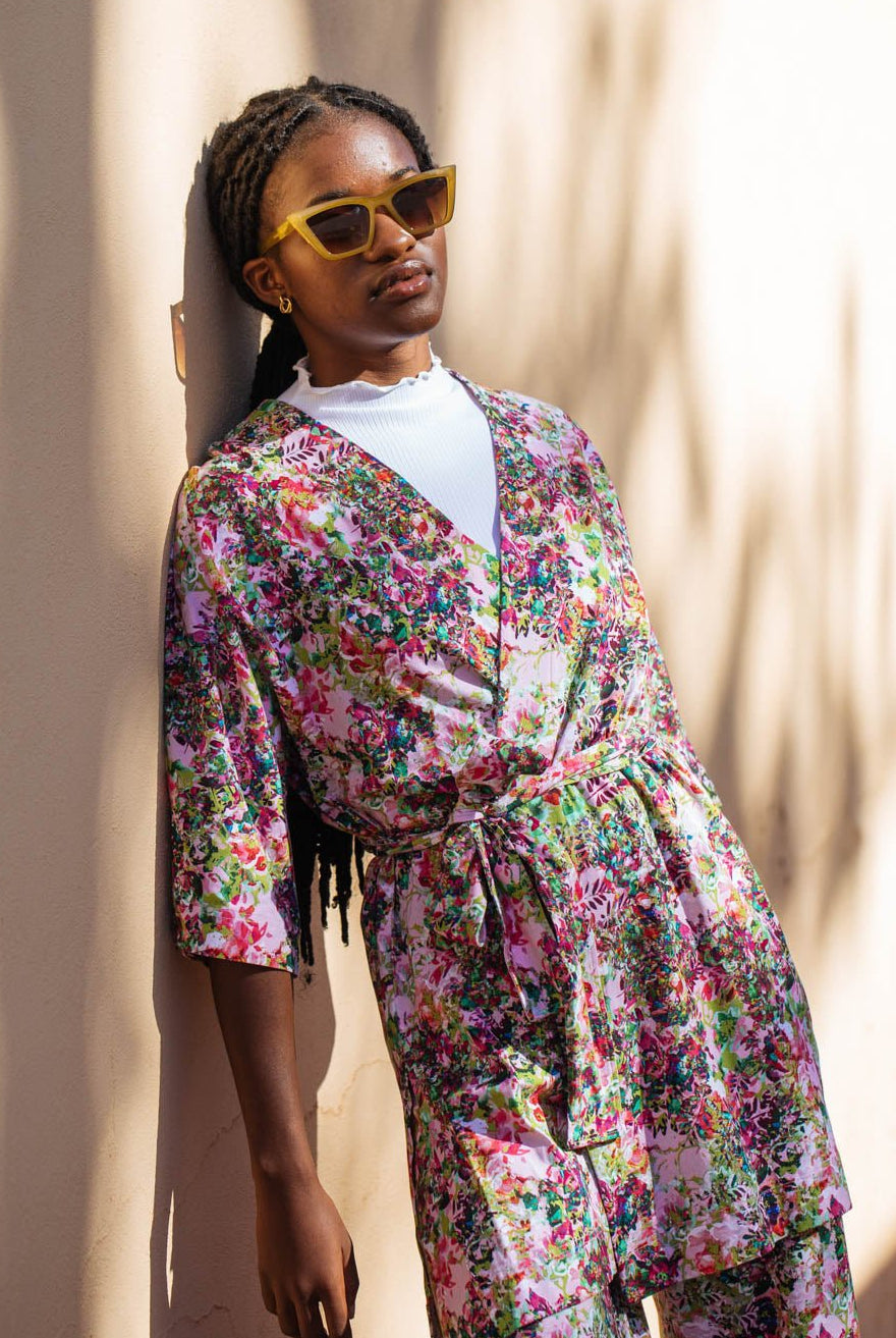 Naisten värikäs puuvillatakki kukkakuviolla | modelheight:168, size:XS