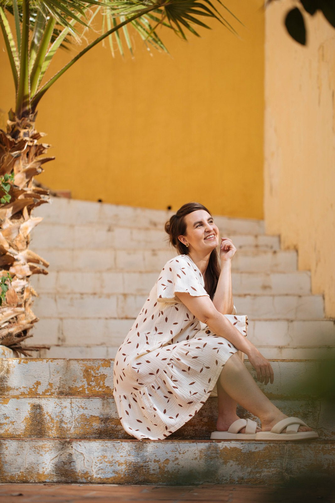 Naisten luonnonvalkoinen puuvillamekko lehtikuosilla