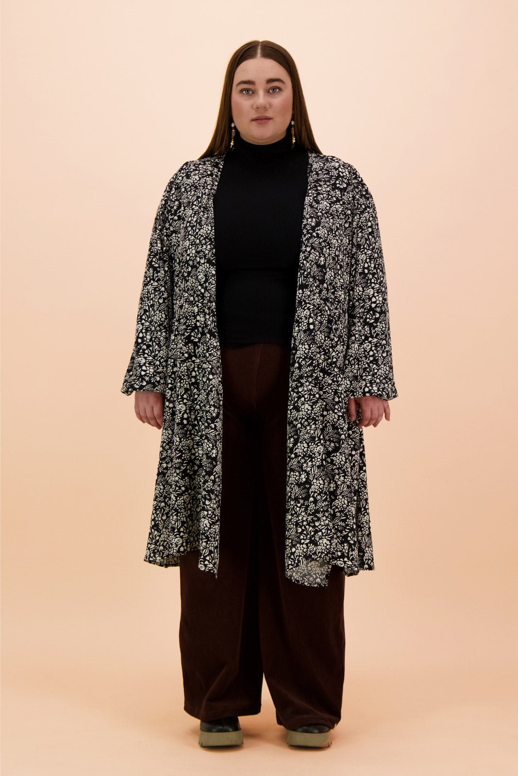 Naisten musta pitkähihainen poolopaita