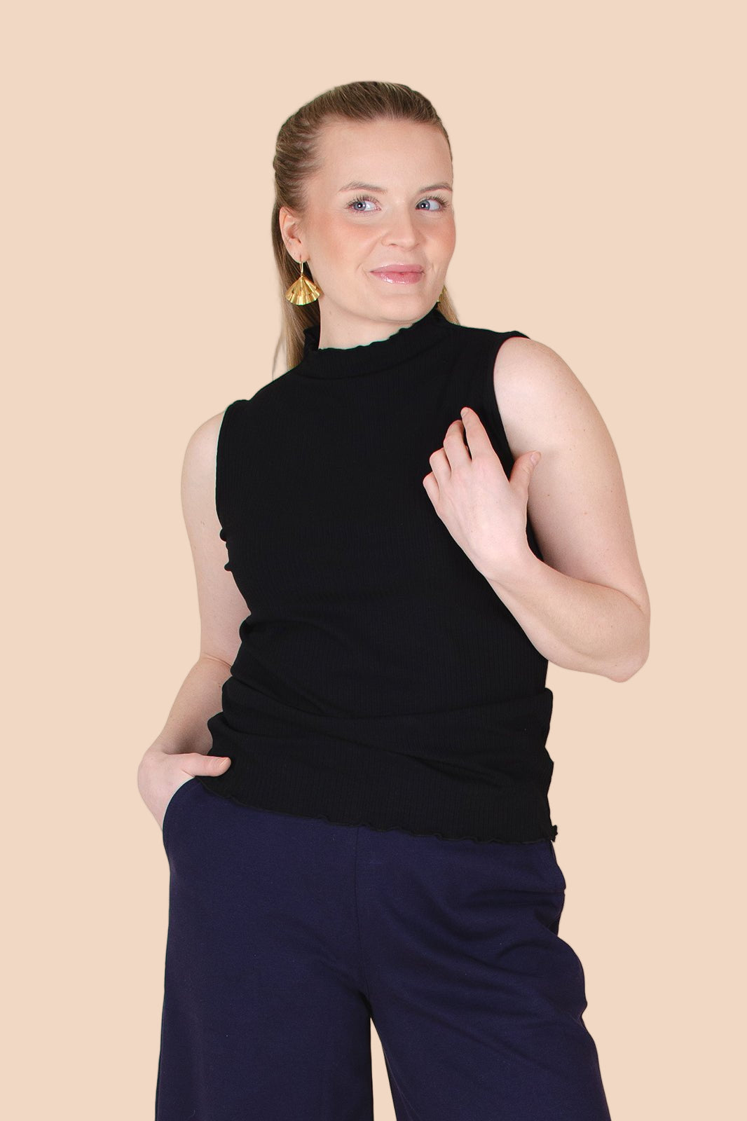 Naisten musta ribbitoppi