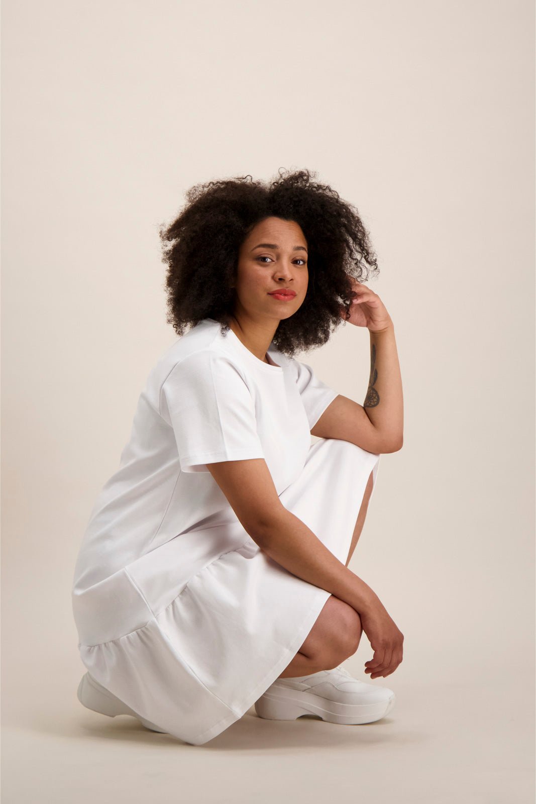 Ruffle T-shirt Dress, White - Kaiko Clothing Company Oy | modelheight:165, size:M