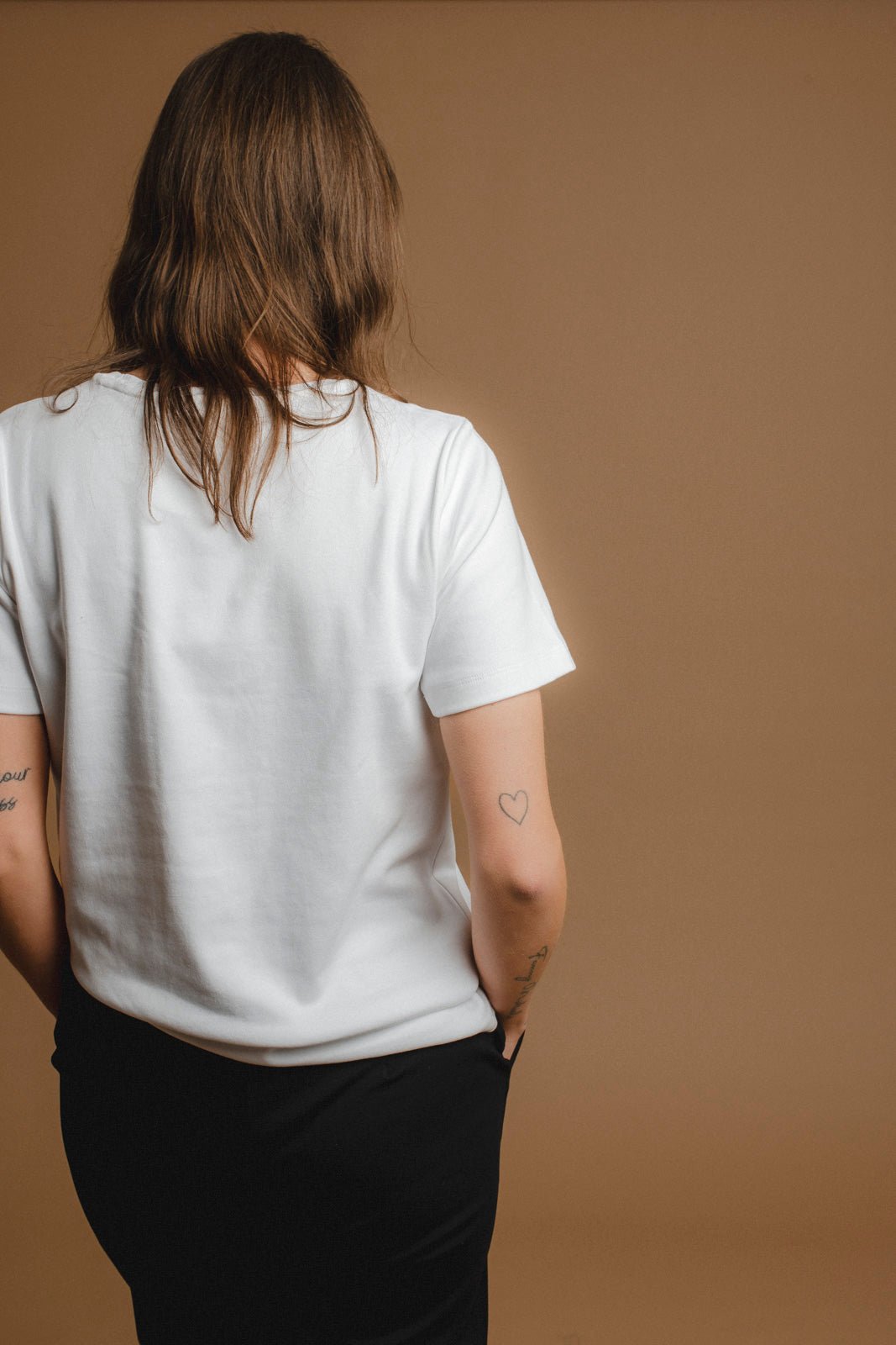 Naisten valkoinen puuvillainen t-paita | modelheight:170, size:XS