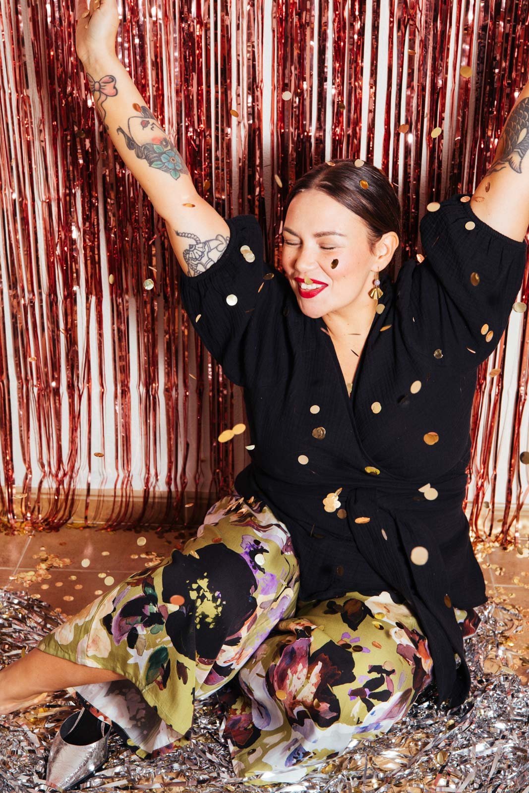 Naisten musta musliininen kietaisupaita | modelheight:166, size: XL