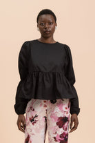 | modelheight:165, size:XS