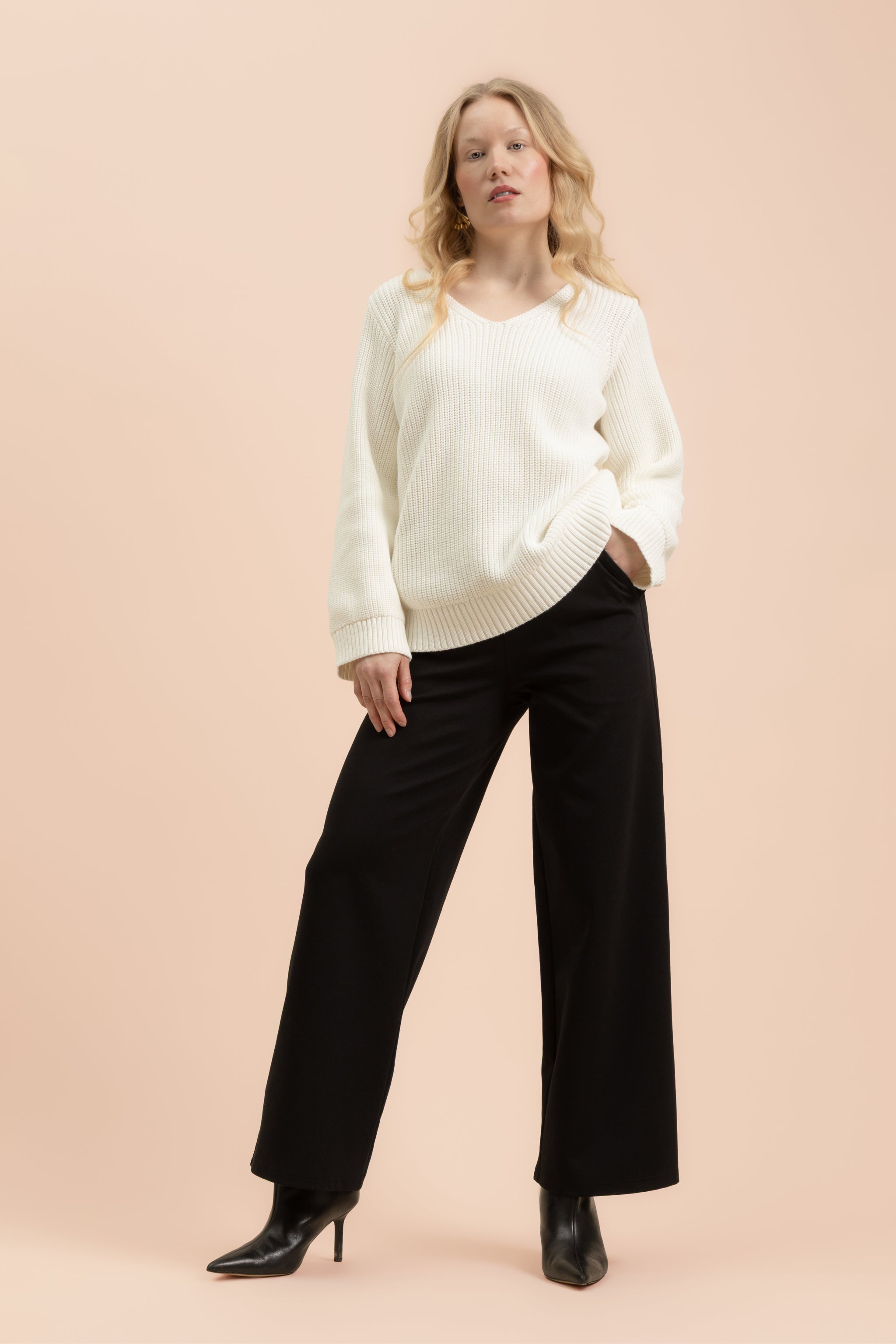 V-neck jumper, Offwhite – KAIKO