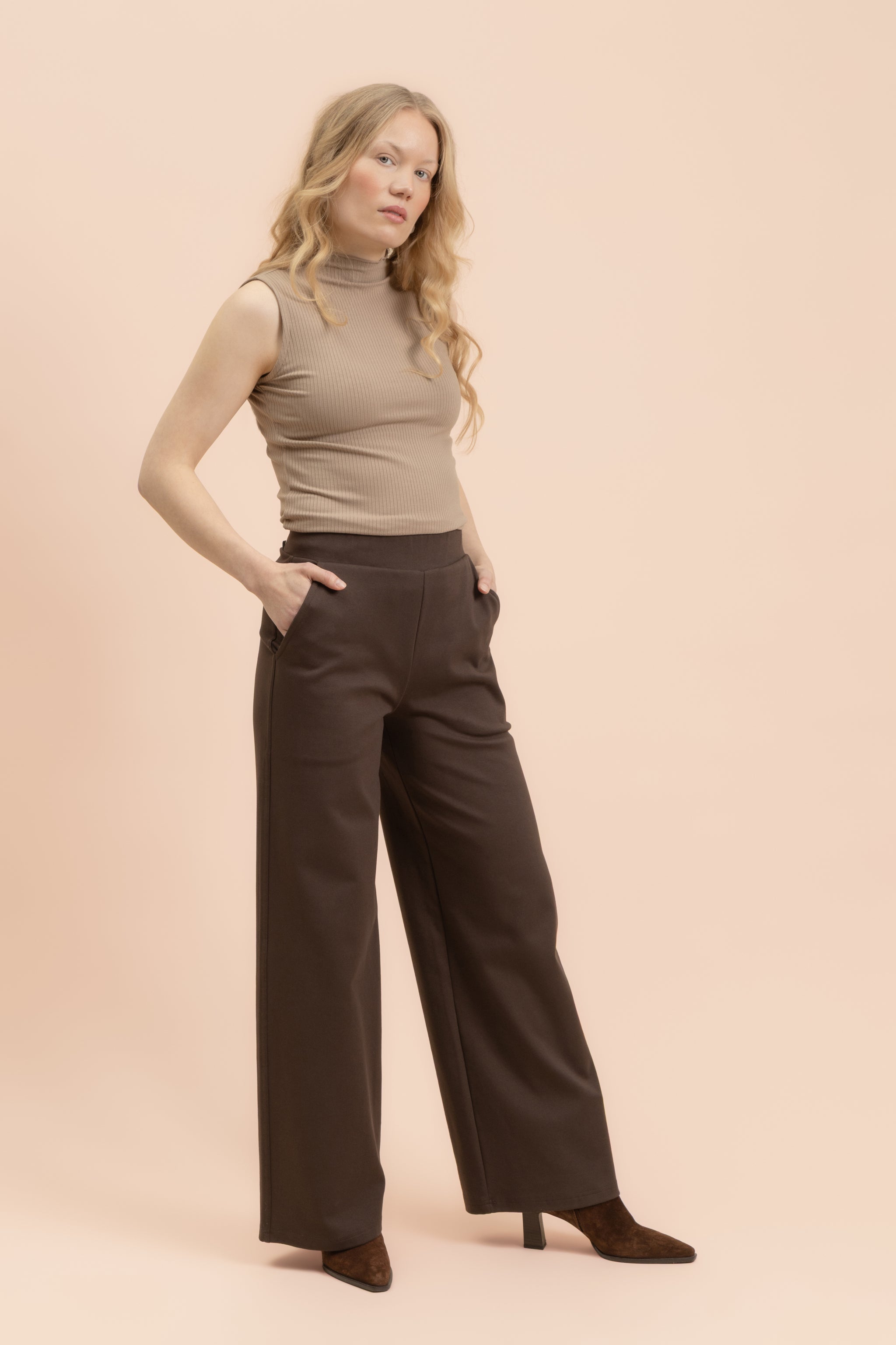 | modelheight:165, size:XS
