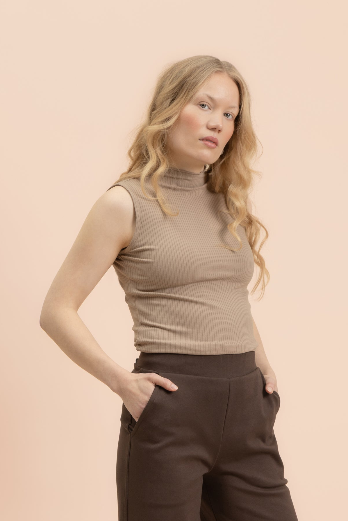 | modelheight:165, size:XS