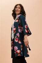 Naisten tummansininen puuvillatakki kukkakuviolla  | modelheight:163, size:XS