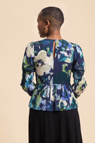 | modelheight:158, size:XS