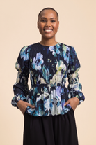| modelheight:158, size:XS