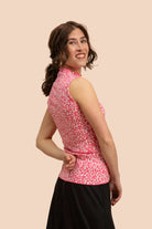 Naisten pinkki ribbi toppi minimalistisella kukkakuosilla | modelheight:163, size:XS