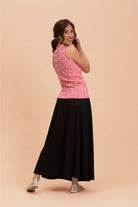 Naisten pinkki ribbi toppi minimalistisella kukkakuosilla | modelheight:163, size:XS