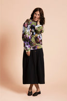 Naisten vihreä collagepaita kukkakuosilla