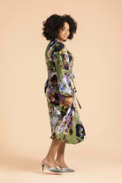 Naisten vihreä kreppiviskoosinen kietaisumekko kukkakuosilla