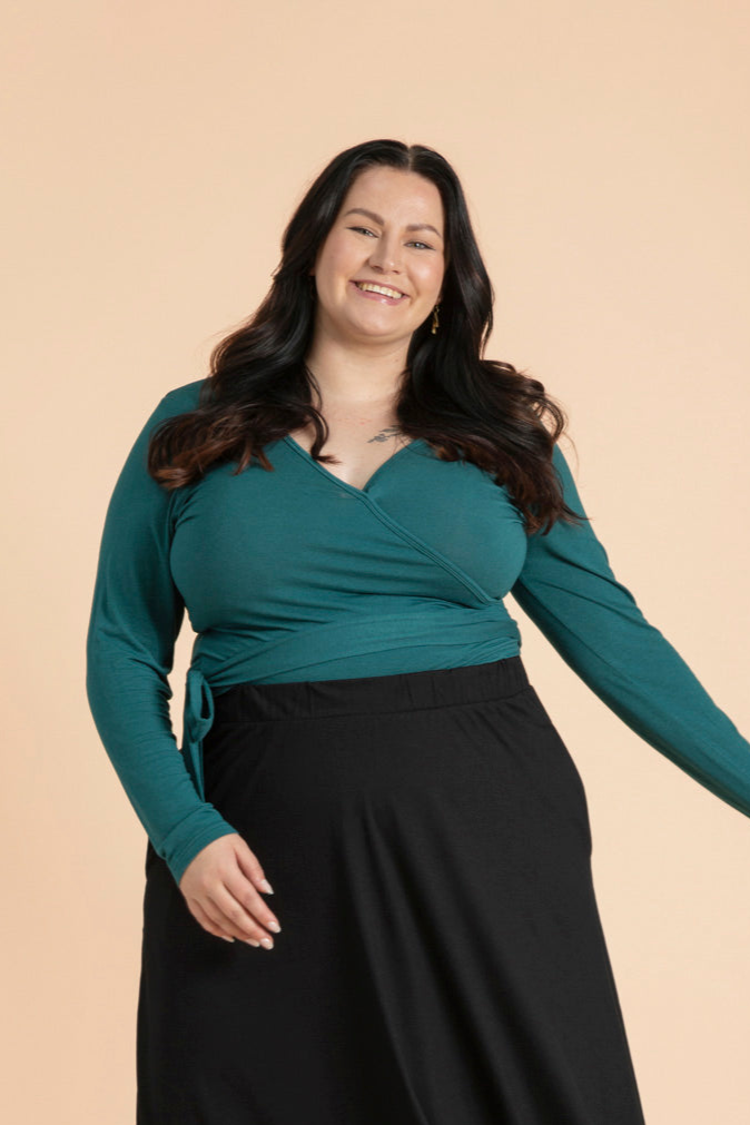 Naisten petroolin värinen kietaisupaita | modelheight:170, size:XL