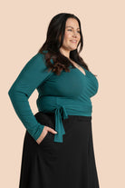 Naisten petroolin värinen kietaisupaita | modelheight:170, size:XL