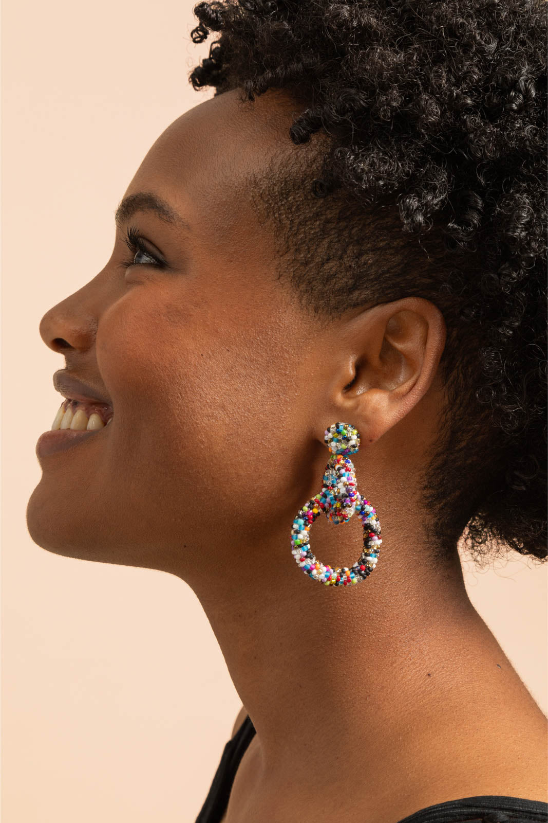 Nepalissa käsintehdyt naisten helmikorvakorut