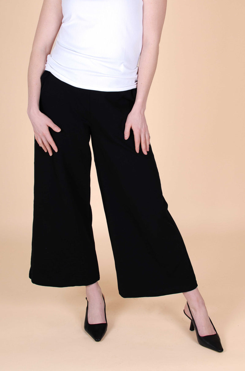 Naisten mustat culottes-housut | modelheight:166, size:M