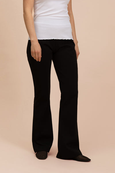 Naisten mustat trumpettihousut