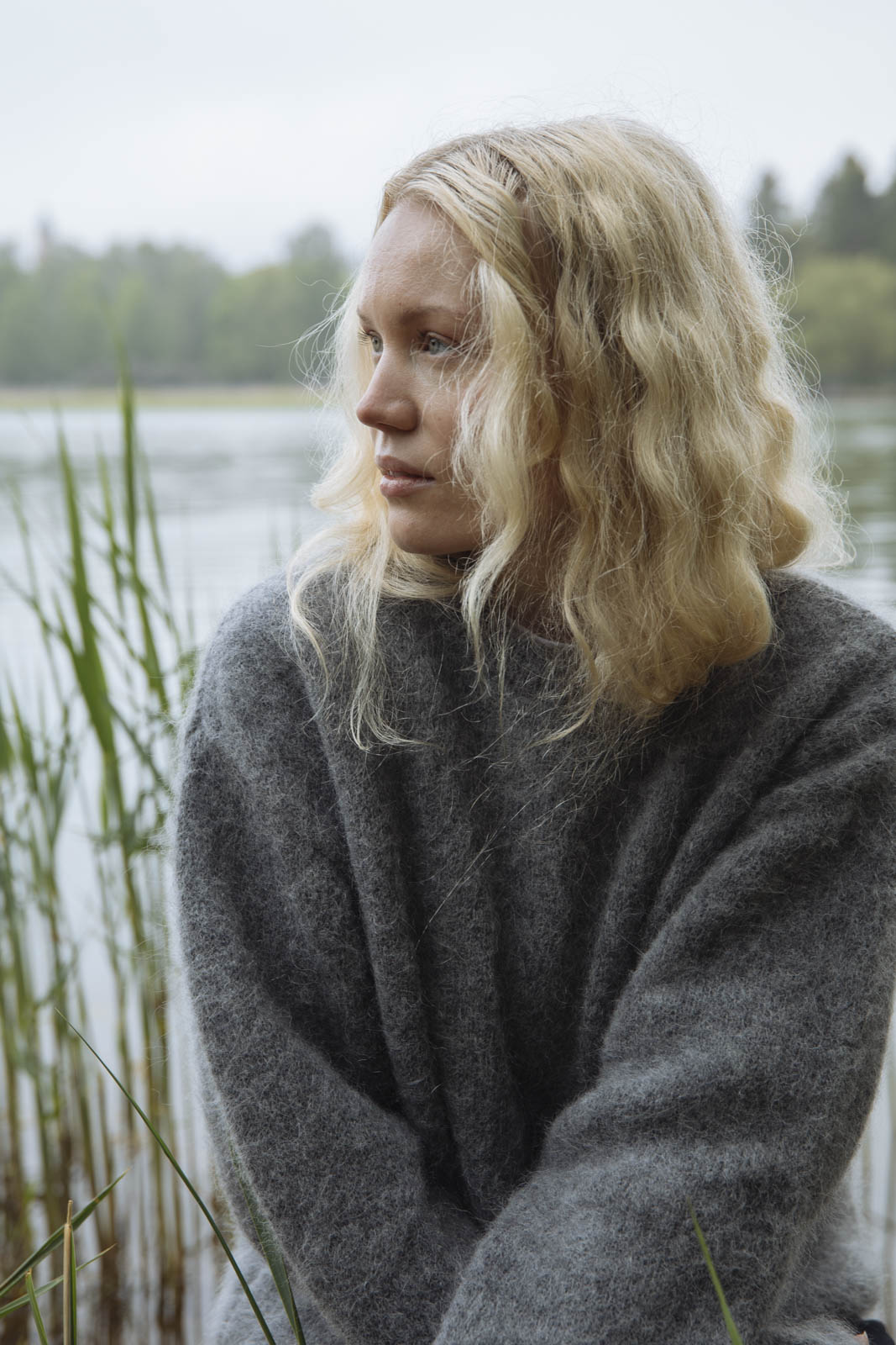 Naisten harmaa alpakka-mohair-neulepaita | modelheight:165, size:XS