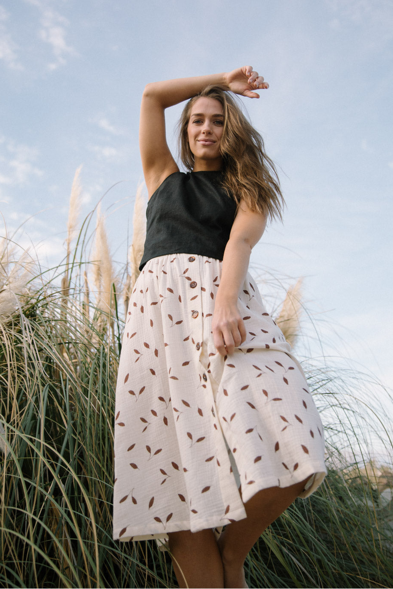 Button Skirt, Wind