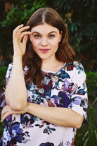 Naisten trikoinen t-paitamekko kukkakuosilla| modelheight:162, size:M