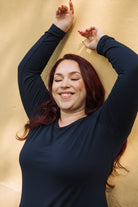 Naisten tummansininen pitkähihainen paita