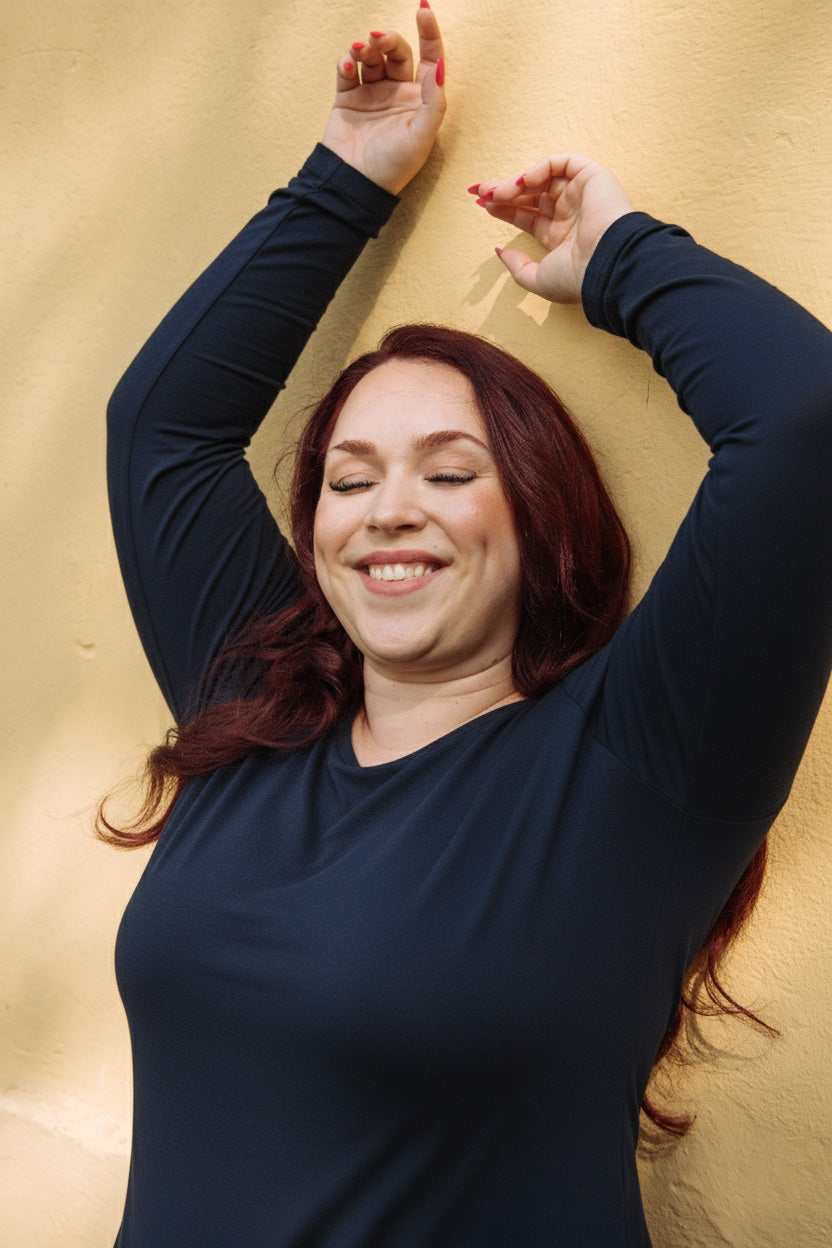 Naisten tummansininen pitkähihainen paita