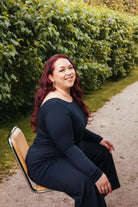 Naisten tummansininen pitkähihainen paita