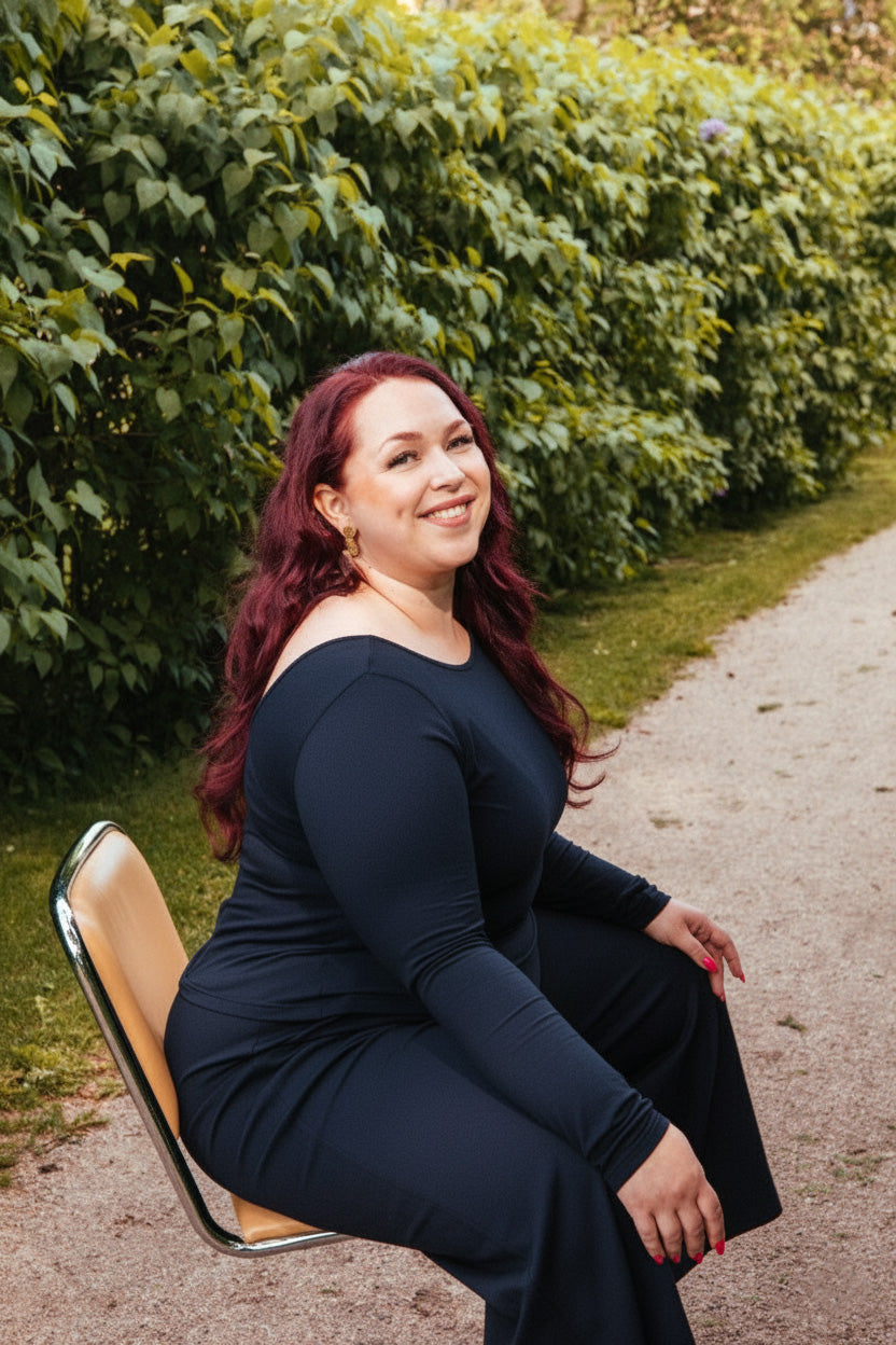 Naisten tummansininen pitkähihainen paita