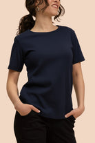 Naisten tummansininen puuvilla t-paita