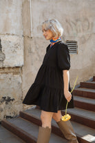 Naisten musta kerroksellinen mekko