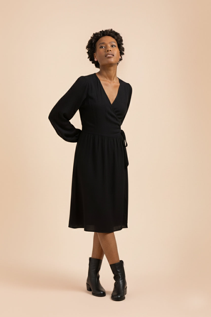 Naisten musta viskoosikreppi kietaisumekko 